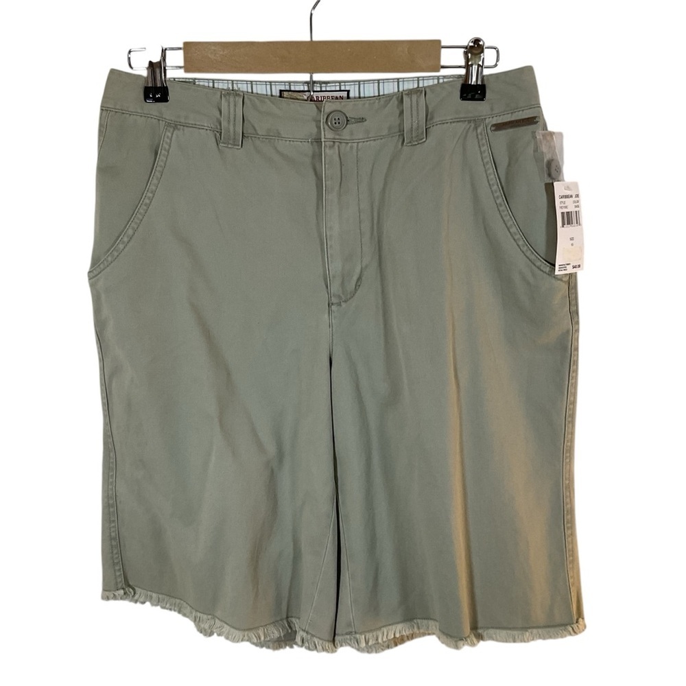 Caribbean Joe NWT Women’s Green Cutoff Bermuda Shorts.  Size 10